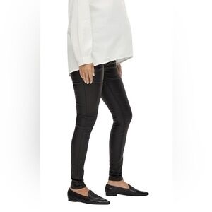 Mama Licious MATERNITY COATED SKINNY JEANS IN BLACK